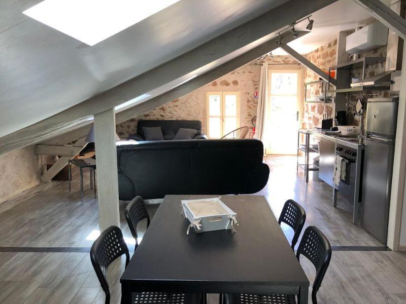 Villa Ecuriesde St Maurice- les Randonneurs à Lacapelle-Marival Extérieur photo